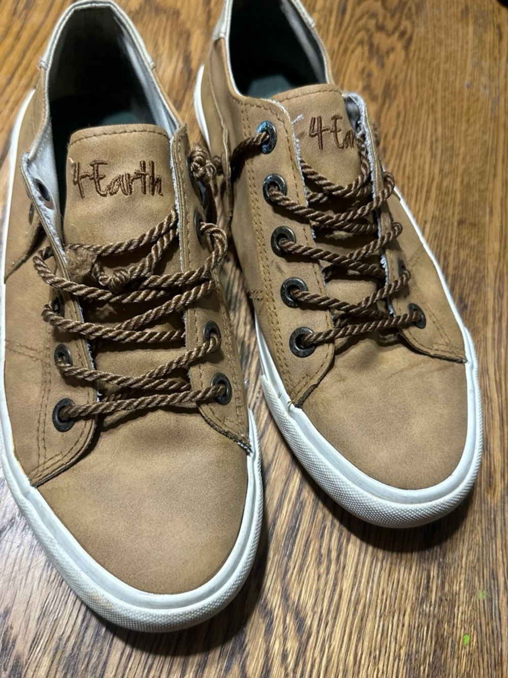 Earth Women’s Tan Casual Low-Top Sneakers